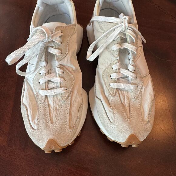 New Balance Women’s 327 White Gum Suede Sneakers Shoes Size 6 US cream/white - Picture 4 of 9